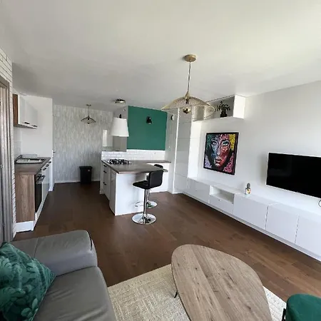 Accueillant, Tres Bien Situe Nantes